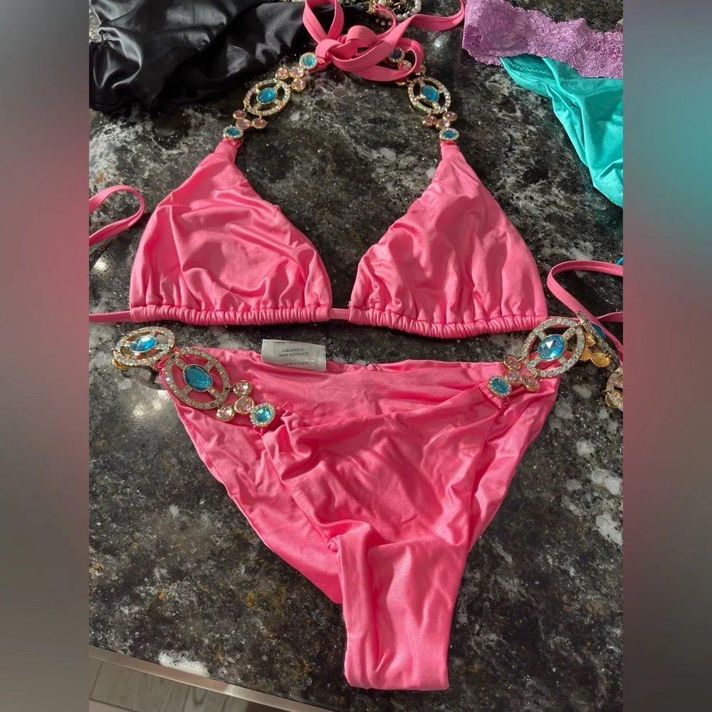 New with or without tags beach bunnies XL or L sizes have two small sets - Picture 3 of 17